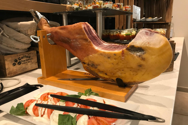 Frankfurt: Sunday brunch at the Mercure Hotel Kaiserhof, including sparkling wine & drinks