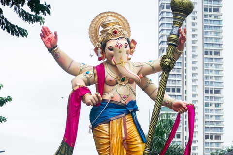 Mumbai: Guided City Tour with Chai and Fishermen