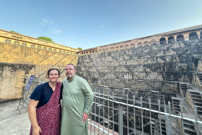 Delhi : excursion de 5 jours dans le Triangle d&#039;Or avec un guide germanophoneExcursion de 5 jours avec hébergement dans des hôtels 4 étoiles