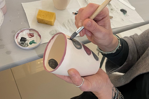 Zurich: Porcelain Painting Workshop with Local Artist