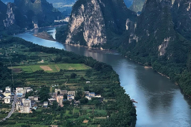 Yangshuo dévoilée : vue sur le karst, dérive en bambou et coucher de soleil en trainGuide pour les autres langues