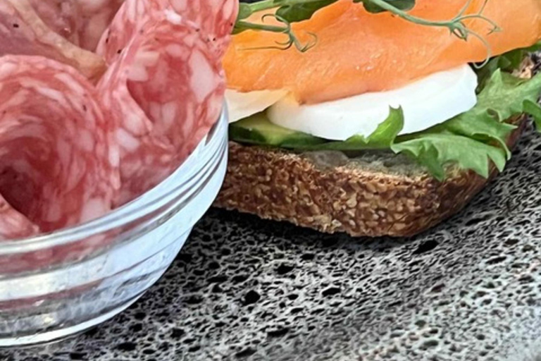 Oslo's local flavours - Food walking tour and cruise