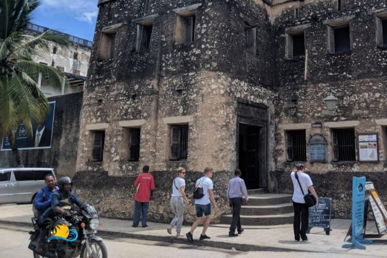 Zanzibar : Visite de Stone Town et de l&#039;île de la prison avec transfert