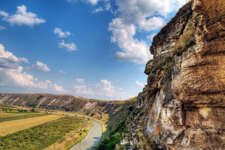 Kiszyniów: kompleks klasztorny, archeologia i winiarnia (opcjonalnie)Private