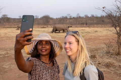 Safari en coche y paseos entre rinocerontes en el Parque Nacional de Mosi-oa-Tunya