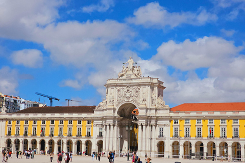 Lissabon: Rondleiding door de oude stad per tuktuk alfama en Geschiedenis.