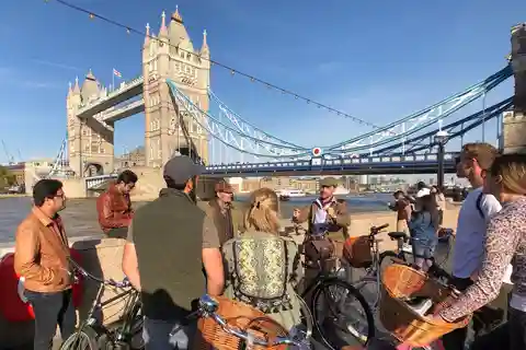 City & Secrets: Explore London's Gems on a Calm Sunday