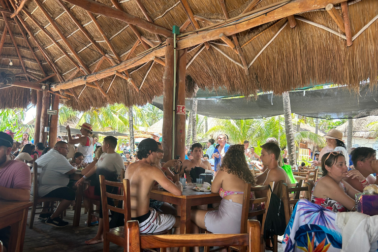 I Cancún: Isla Mujeres Katamaran med buffé, drinkar och snorklingTur från Cancun