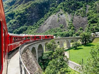 Tirano nach St. Moritz: Bernina Red Train Return Day-Ticket