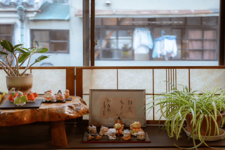 Osaka: Daytime Hanami (Cherry Blossom) and Food Tour