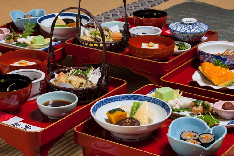 Wakayama & Koyasan: Private Tour with Hotel Pickup & Lunch