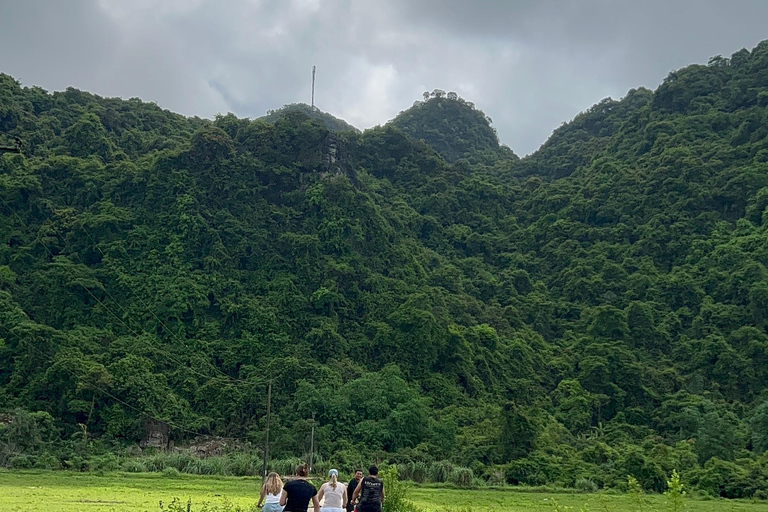 2-tägige Ha Long Bay Island Cruise Tour mit einem 3-Sterne-Kreuzfahrtschiff
