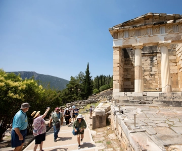 Athens: Delphi Day Tour with Museum & Arachova Village Visit