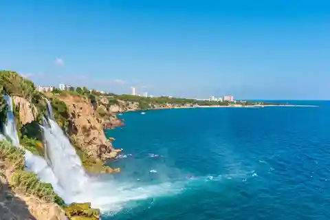 Antalya: Falez Kayalıkları ve Şelaleler Tekne Turu ve Öğle Yemeği