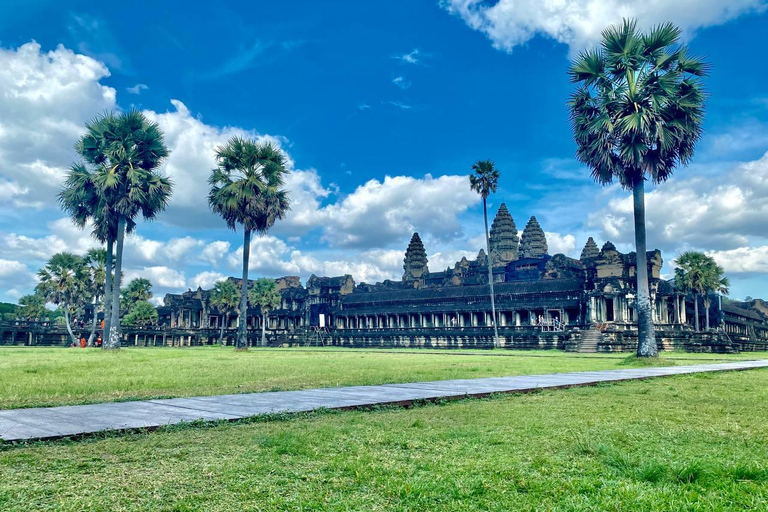 Sunrise at Angkor Wat Temple: 3-Hour Private Tour