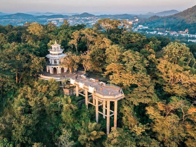 Phuket: Sunset, Viewpoints, and Night Market Tour