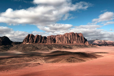 Wadi Rum: 4x4 Jeep Tour 6u met zonsondergang &amp; met overnachting