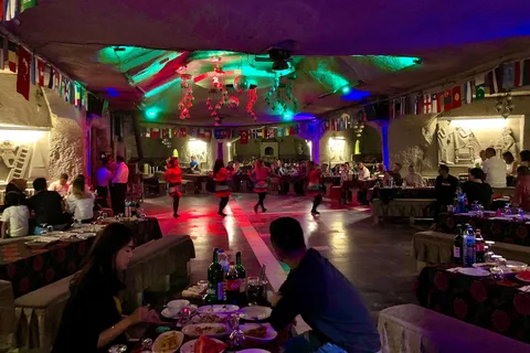 Spectacle nocturne turc avec dîner et boissons à volonté