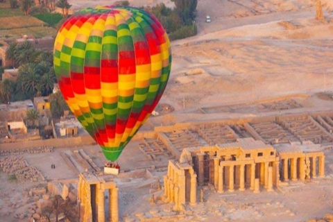 Luxor: VIP Private Sunrise Hot Air Balloon with Breakfast