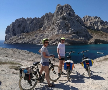 Marseille: Full-Day Guided E-Bike Coast & Calanques Tour