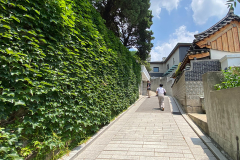 Seúl: Visita a Bukchon con Cuentacuentos y Artesanía Local