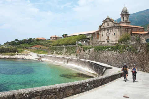 Portugal: Premium bike tour Atlantic Coast to Douro Valley