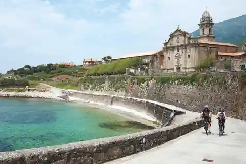 Portugal: Premium bike tour Atlantic Coast to Douro Valley