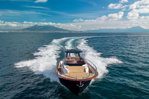 Capri: Secret Corners Boat Tour with Local Skipper