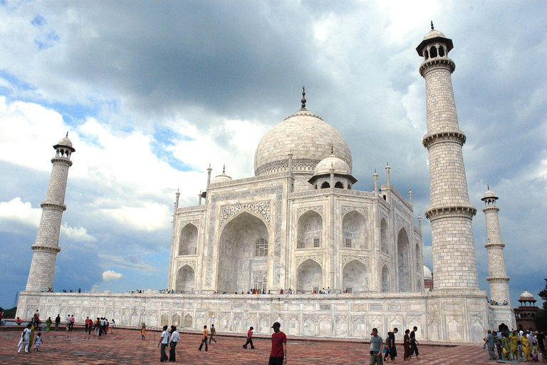 Au départ de Delhi : circuit de 8 jours dans le Triangle d'Or, Jodhpur et UdaipurCette option comprend un véhicule privé à courant alternatif et un guide.