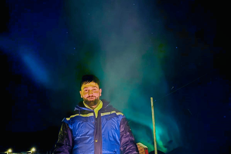 Tromsø: Northern Lights Tour with Photos & Snacks