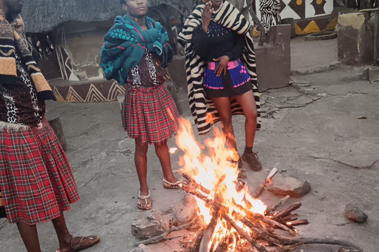 Johannesburg: Local Heritage Lesedi and Wildlife Tour