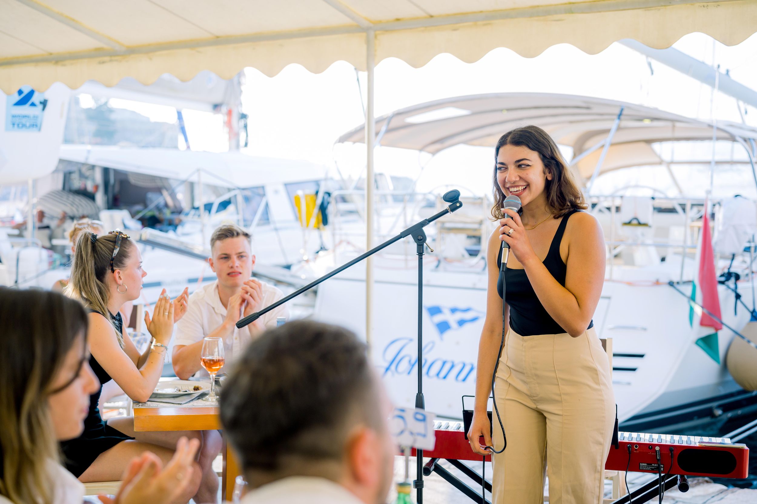 Live-Jazz-Musik und lokale Geschichten im Herzen von Korfu