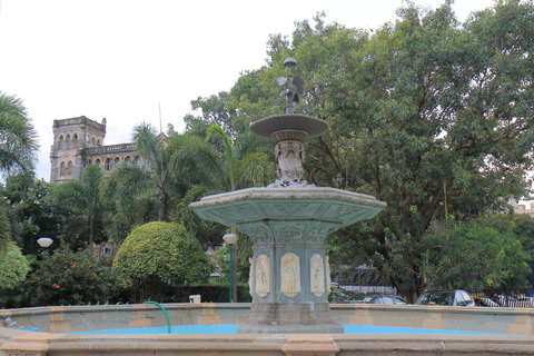 Mumbai : le meilleur de la ville, visite privée d'une demi-journéeVisite guidée d'une demi-journée avec un guide de la région