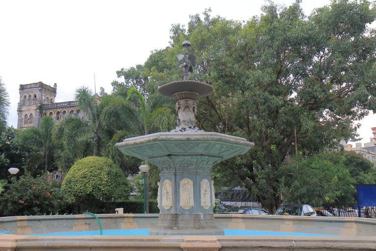 Mumbai : le meilleur de la ville, visite privée d'une demi-journéeVisite guidée d'une demi-journée avec un guide de la région