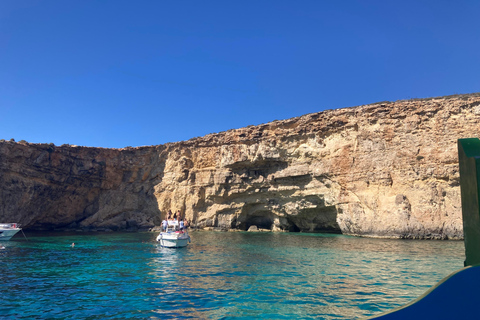 Comino: Private Bootstour mit Schnorchelaktivitäten und HöhlenInsel Comino: Höhlenbesichtigung und Schnorchelaktivitäten