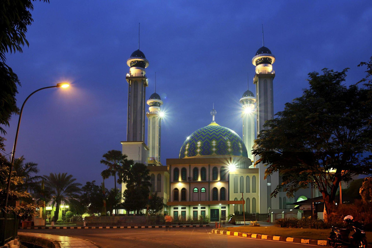 Explore Jakarta at Night: Guided Walking Tour with Tuktuk