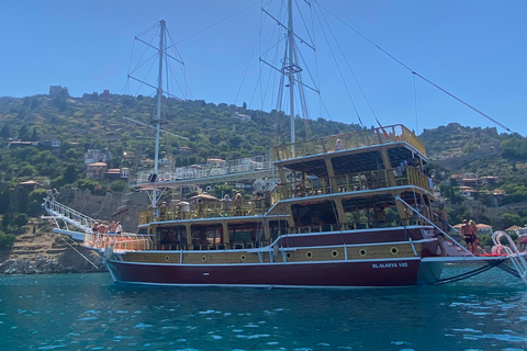 Serenidade nos mares: passeio de barco para relaxar em Alanya