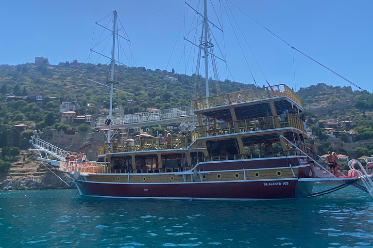 Serenidade nos mares: passeio de barco para relaxar em Alanya