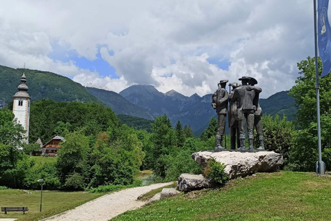 Slovenien: Bledsjön och Bohinjsjön Privat turSlovenien: Bledsjön och Bohinjsjön Privat tur med skåpbil