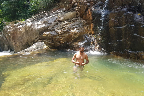 纳克尔斯峰探险和希洛亚村露营 2 日游