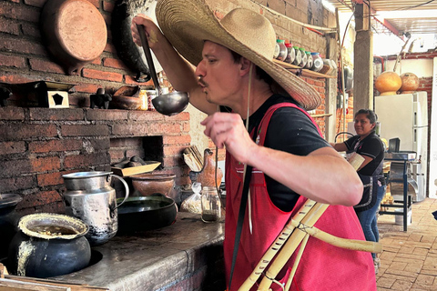 Oaxaca: Cooking Class with Market Tour and Mezcal Tasting