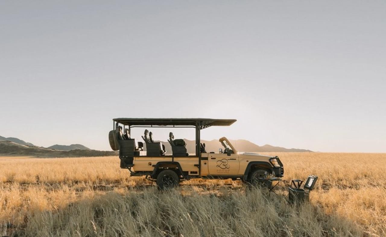 Windhoek: Sonnenuntergangssafari im Zannier-Reservat mit Snacks