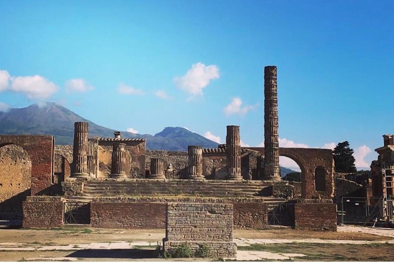 Pompeii Guided Tour: Daily Roman Life with an Archaeologist Small-Group Tour in Italian