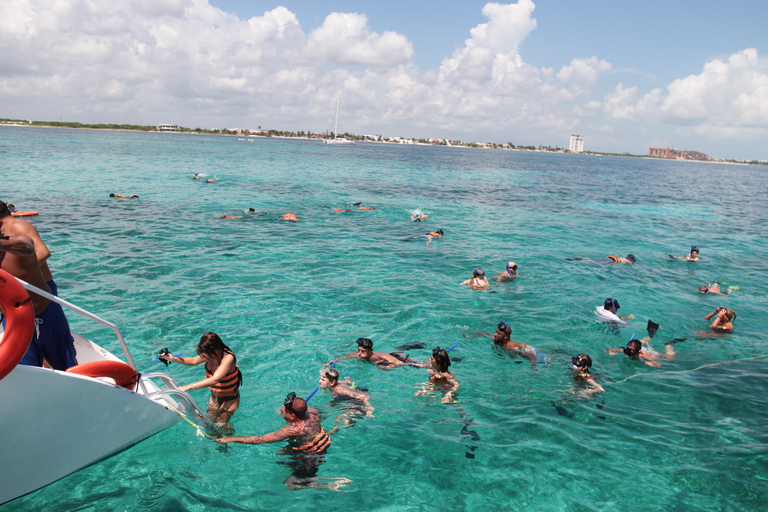 Cancún: Isla Mujeres katamarankryssning med snorkling