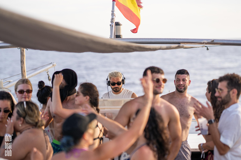 Ibiza: Formentera Sunset Boat Part with Drinks and Food Full Day Pass at Ibiza Boat Club (Early Bird Phase 2)
