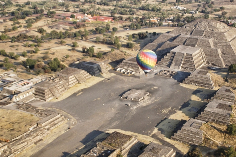 CDMX: lot balonem na ogrzane powietrze nad Teotihuacan i śniadanie