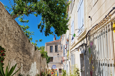 Marseille: Vestiges\Vieux Port\Le Panier\avec un Marseillais