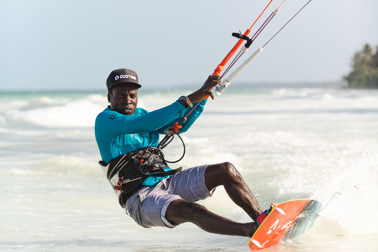 Zanzibar: 1h wypożyczenie pełnego sprzętu do kitesurfingu