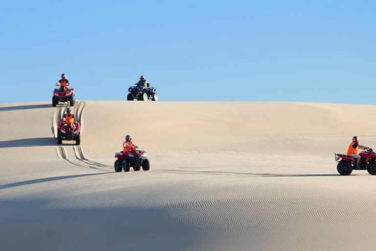 Woestijn en quaud fiets