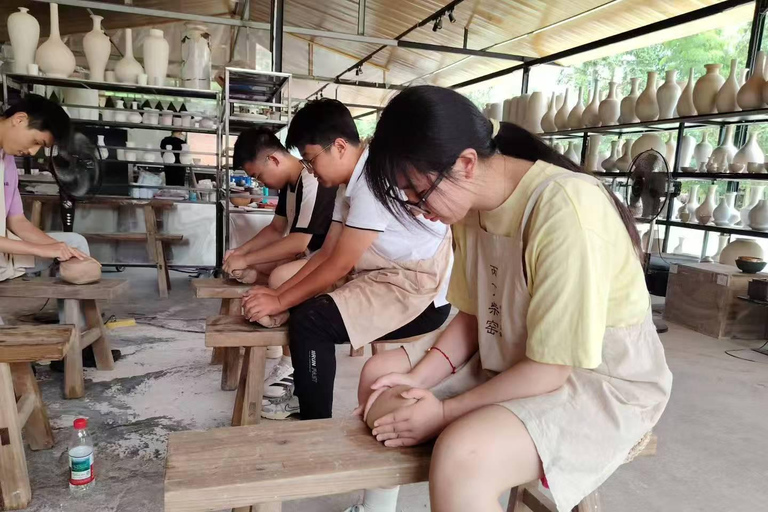 Wuhan: 3-Day Jingdezhen Pottery Tour with Rail & Hotel